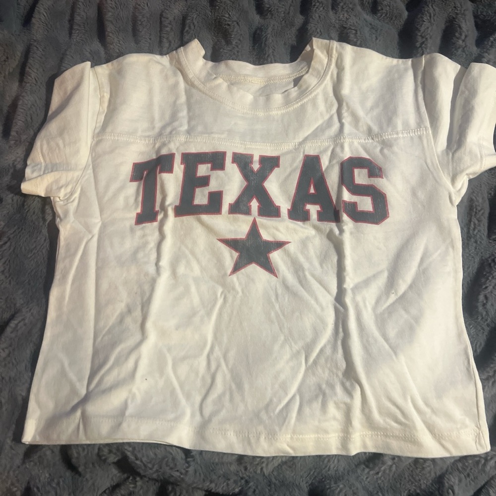 White oversized crop top that says Texas